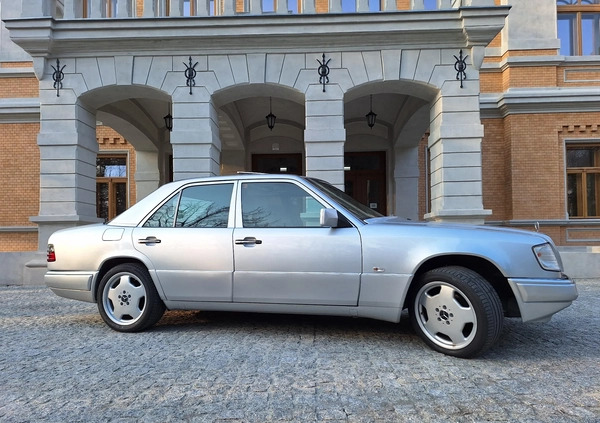 Mercedes-Benz Klasa E cena 22900 przebieg: 269000, rok produkcji 1994 z Łomianki małe 154